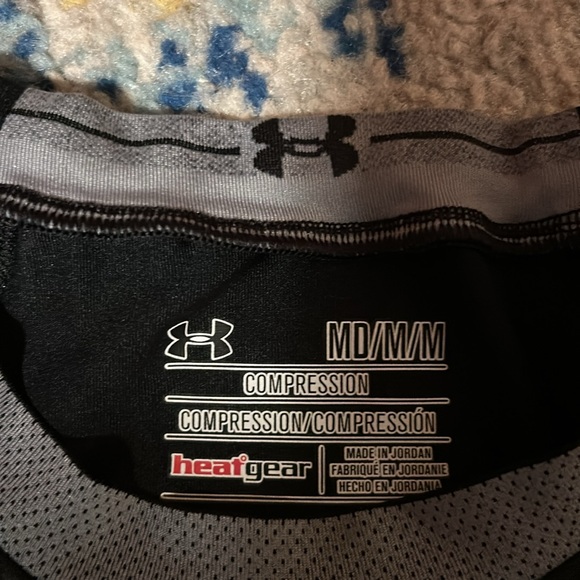 Under armor compressions shirt - Picture 3 of 3
